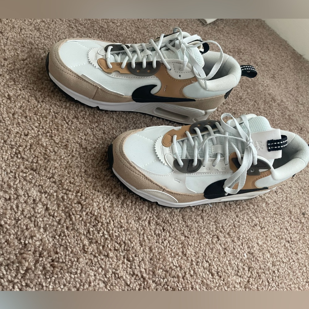 NIKE AIR MAX